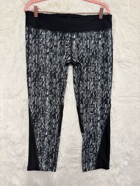 Nike Womens Dri-Fit Running Crop Leggings Size XL Mesh Inserts Zipper Pocket Gym